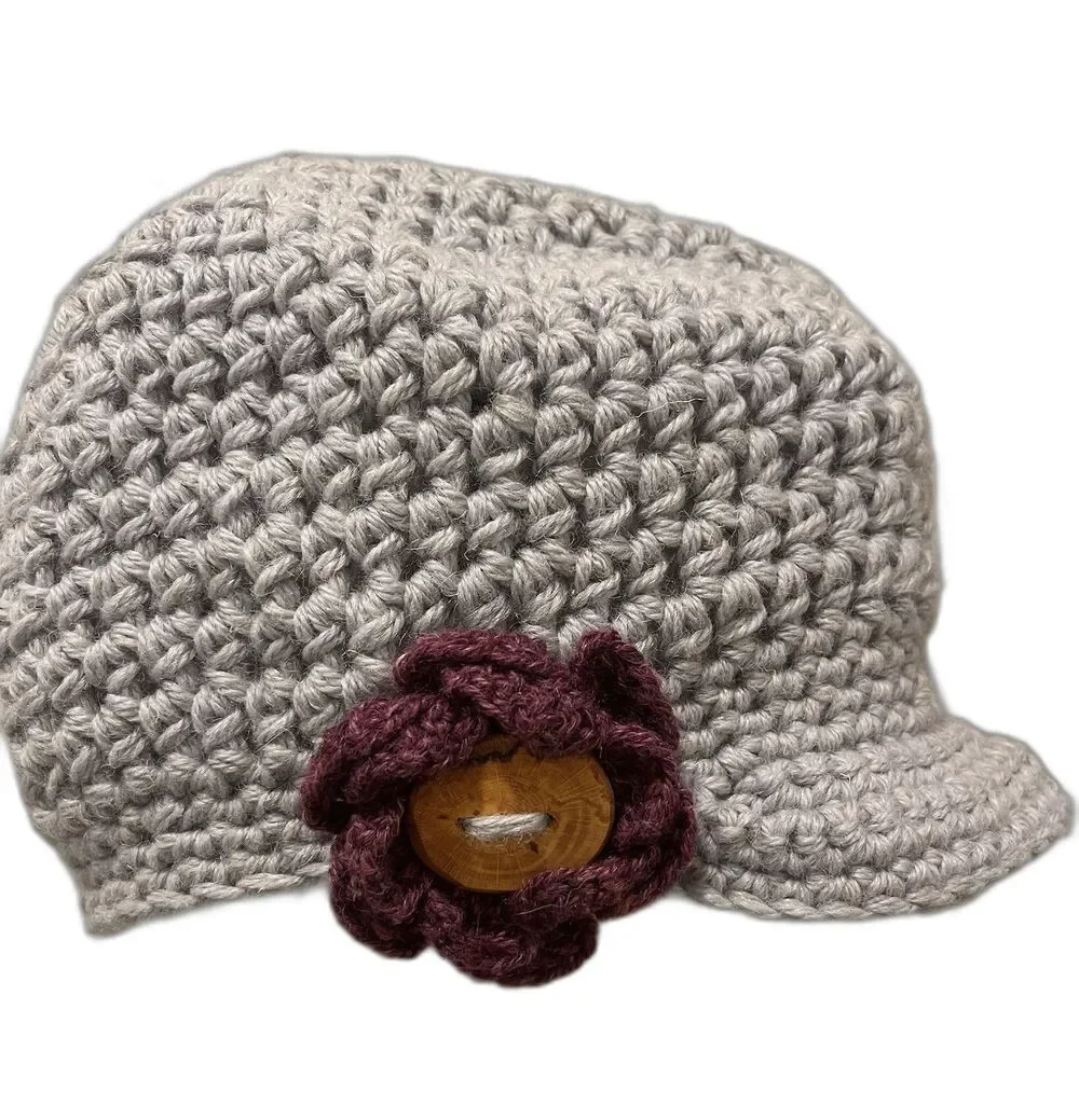 NWOT Women’s Gray Crochet Newsboy Beanie Hat Handmade Maroon Flower Wood Button